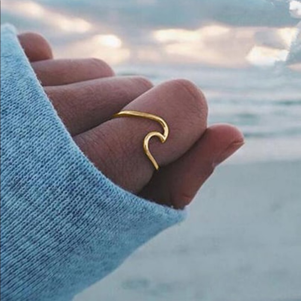 Gold and silver wave ring size 7